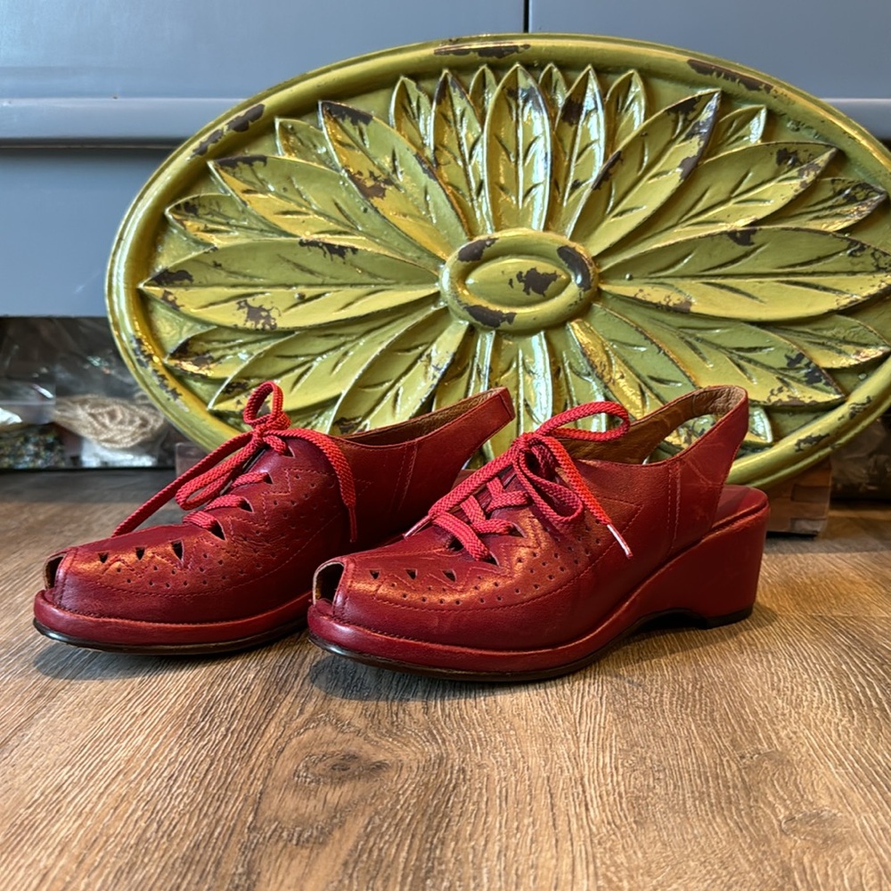 Re-Mix Vintage Shoes Greta 1940s Retro Slingback Wedge Sandal in Red